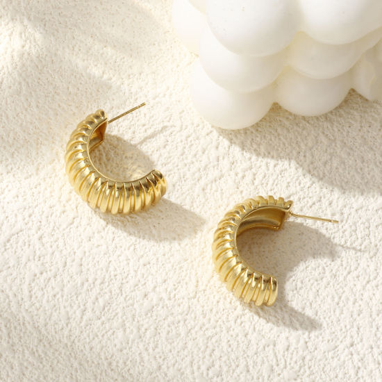 Image de 1 Paire Boucles d'Oreilles Créoles Exquis en Laiton Respectueux de la Nature Minimaliste Forme de C Rayées Plaqué Or Véritable 18K Cadeau Pour Femmes 28mm x 28mm, Taille de Fil: 0.7mm(taille 21)