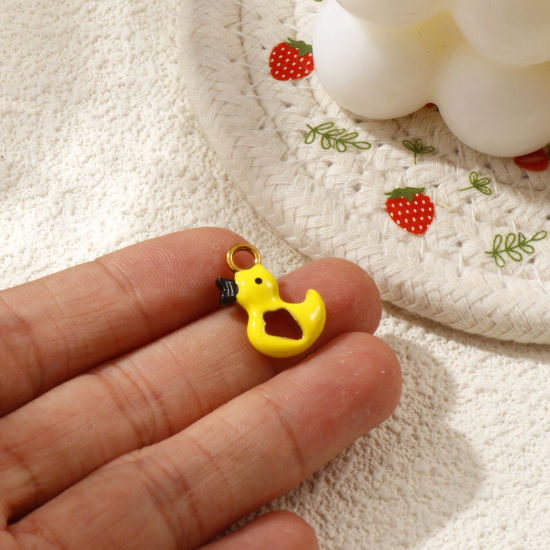 Image de 1 Pièce Breloques en 304 Acier Inoxydable Revêtement sous Vide PVD Respectueux de l'Environnement Plaqué Or 18K Jaune Émail Canard 3D 19mm x 14mm