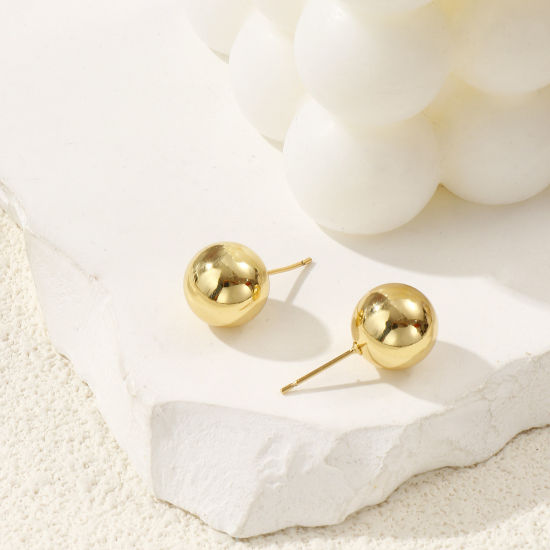 1 ペア エコフレンドリー ミニマリスト 素敵 18Kリアルゴールドメッキ 真鍮 ボール イヤリング 女性のため プレゼント 12mm直径、 ポスト/ワイヤサイズ： 0.8mm（20号）、 の画像