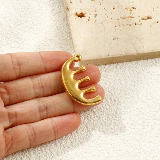 Picture of 1 Piece Eco-friendly PVD Vacuum Plating Waterproof Anti-Tarnish Hypoallergenic 304 Stainless Steel Pendants 18K Real Gold Plated Comb 3D 3.5cm x 2cm
