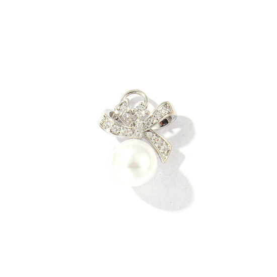2 個 真鍮 服 チャーム プラチナメッキ リボン アクリル模造真珠 クリア ジルコン 18mm x 13mm、 の画像