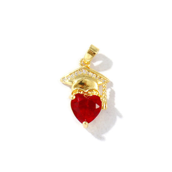 Bild von 2 Stück Umweltfreundlich Messing College Schmuck Charm-Anhänger 18K Echtgold plattiert Doktorhut Micro Pave Rot Strassstein 23mm x 13mm