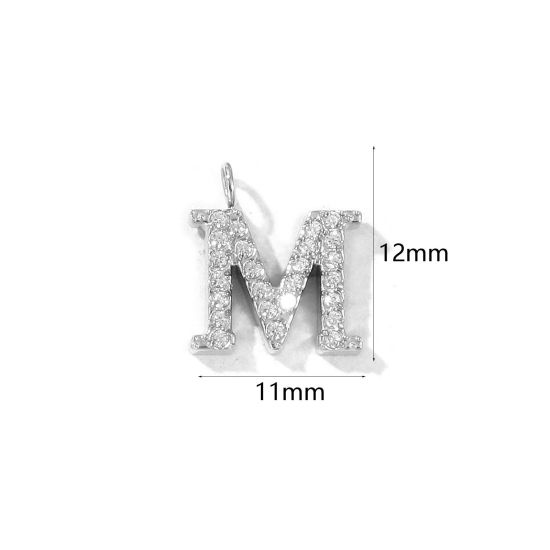 2 個 エコフレンドリー 304ステンレス鋼 キャピタルレター チャーム シルバートーン 文字「 M 」 マイクロパヴェ 透明 ラインストーン 12mm x 11mm、 の画像