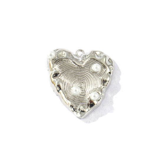 Image de 2 Pcs Breloques La Saint Valentin en Laiton Plaqué Platine Cœur Perle Imitation Acrylique 24mm x 23mm