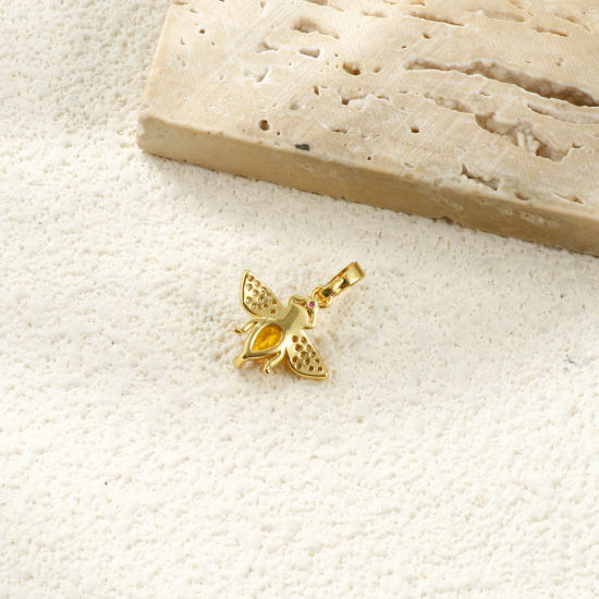 2 個 真鍮 昆虫 チャーム ペンダント 18Kゴールドメッキ 蜂 アクリル模造真珠 透明ラインストーン 19mm x 16mm、 の画像