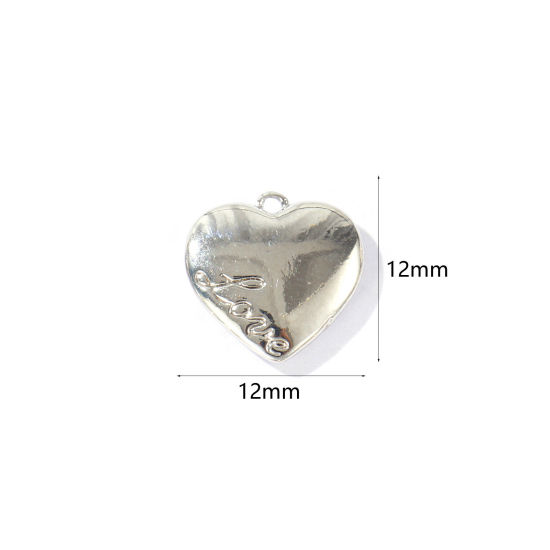 2 個 真鍮 バレンタイン・デー チャーム 卸売り プラチナメッキ ハート 文字「 LOVE 」 ミニ 12mm x 12mm、 の画像