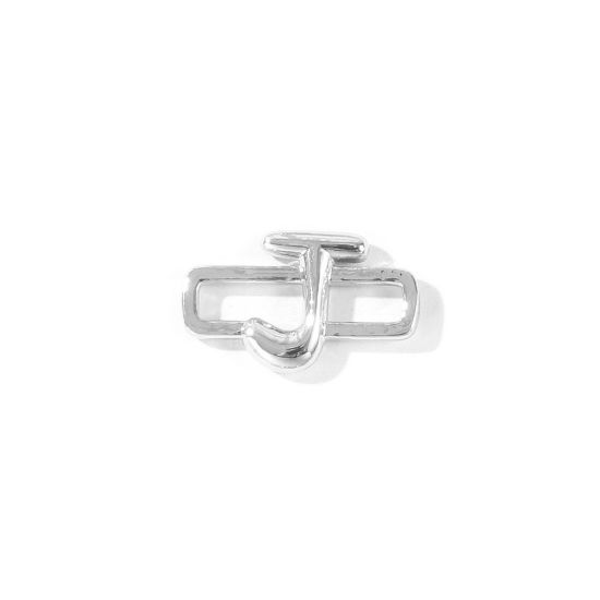 2 個 真鍮 キャピタルレター コネクター ペンダント チャーム 卸売り プラチナメッキ 長方形 文字「 J」 19mm x 11.5mm、 の画像