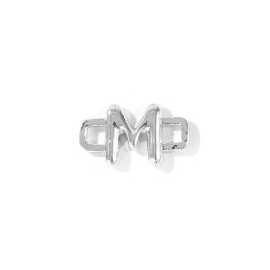 2 個 真鍮 キャピタルレター コネクター ペンダント チャーム 卸売り プラチナメッキ 長方形 文字「 M」 19mm x 11mm、 の画像