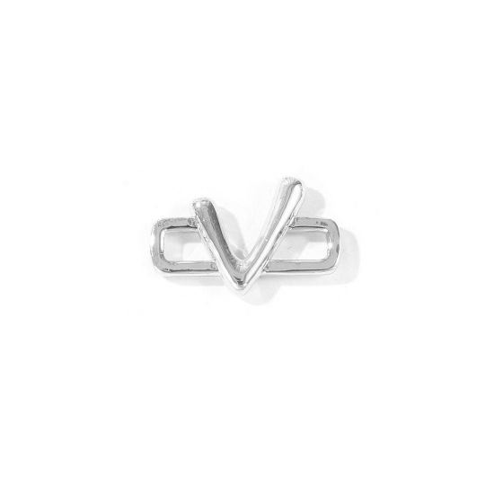 2 個 真鍮 キャピタルレター コネクター ペンダント チャーム 卸売り プラチナメッキ 長方形 文字「 V」 19mm x 12mm、 の画像