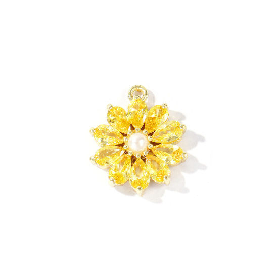 Imagen de 1 Unidad Latón Colgantes Al Por Mayor 18K Oro Real Chapado Flor Acrílico Imitación de Perla Amarillo Circón Artificial 18mm x 15mm