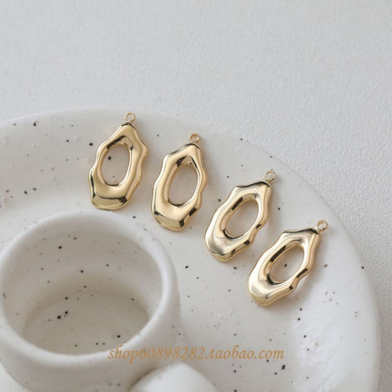 Imagen de 2 Unidades Latón Colgantes Al Por Mayor Chapado en Oro de 14K Irregular Hueco 22mm x 11mm