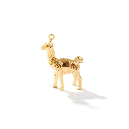 2 個 エコフレンドリー 真鍮 チャーム 卸売り 18Kリアルゴールドメッキ アルパカ 動物 3D 26mm x 19mm、 の画像