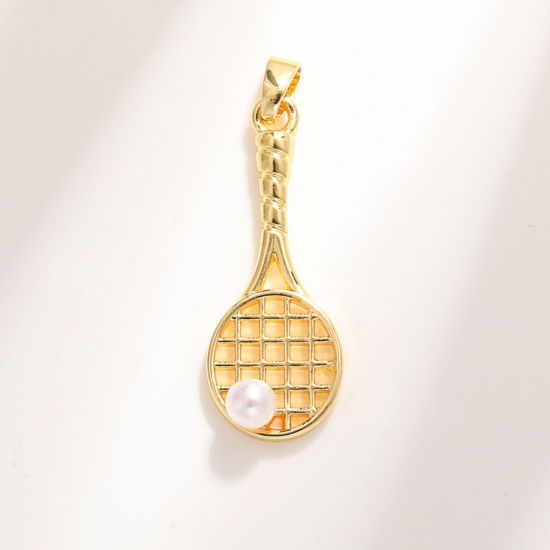 Bild von 2 Stück Messing Sport Charm-Anhänger Großhandel 18K Vergoldet Weiß Tennisschläger Acryl Imitat Perle 28mm x 10.8mm