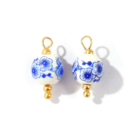 Bild von 10 Stück Umweltfreundlich Keramik und Messing Cloisonné Charms Großhandel 18K Echtgold plattiert Weiß & Blau Rund Blumen 20mm x 10mm