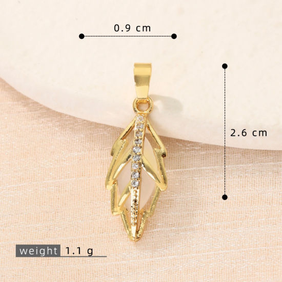 Bild von 2 Stück Messing Charm-Anhänger Großhandel 18K Vergoldet Blätter Klar Kubischer Zirkon 26mm x 9mm