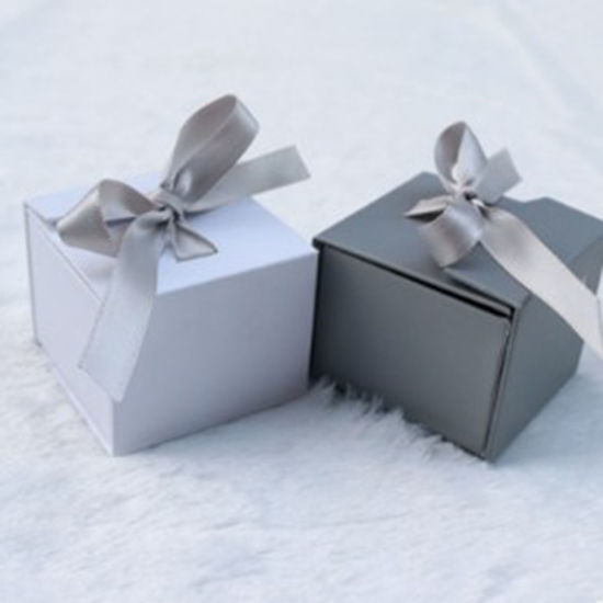 Immagine di 1 Pz Carta Portagioie per Collana, Braccialetto, Anello, Confezione Regalo Quadrato Grigio 5.1cm x 5.1cm x 4.1cm