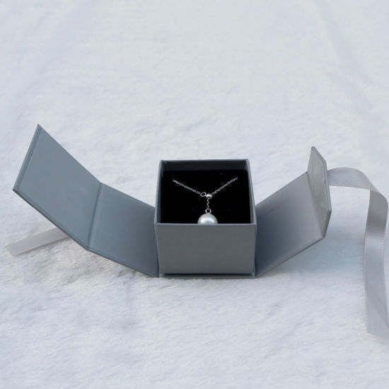 Immagine di 1 Pz Carta Portagioie per Collana, Braccialetto, Anello, Confezione Regalo Quadrato Grigio 5.1cm x 5.1cm x 4.1cm