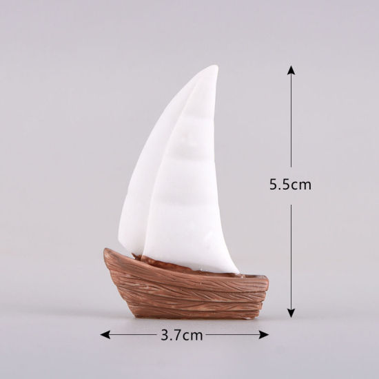 Imagen de Brown - Sailboat Micro Landscape Miniature Decoration Resin Crafts 5.5x3.7cm, 1 Piece