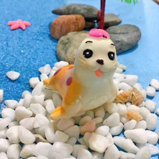 Imagen de Orange - Sea Lion Mom Resin Micro Landscape Miniature Decoration 4.5x3.5cm, 1 Piece