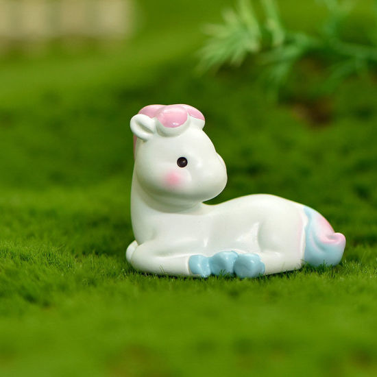Picture of White - Horse Chinese Zodiac Animal Resin Micro Landscape Miniature Decoration 4.3x3.4cm, 1 Piece