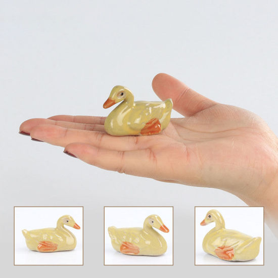 Immagine di Yellow - 11# Duck Ceramic Micro Landscape Miniature Decoration 5.4x2.3x3.3cm, 1 Piece