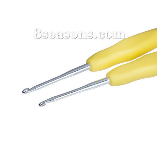 Picture of 2.5mm TPR Aluminum Crochet Hooks Yellow 13.7cm(5 3/8") long, 3 PCs