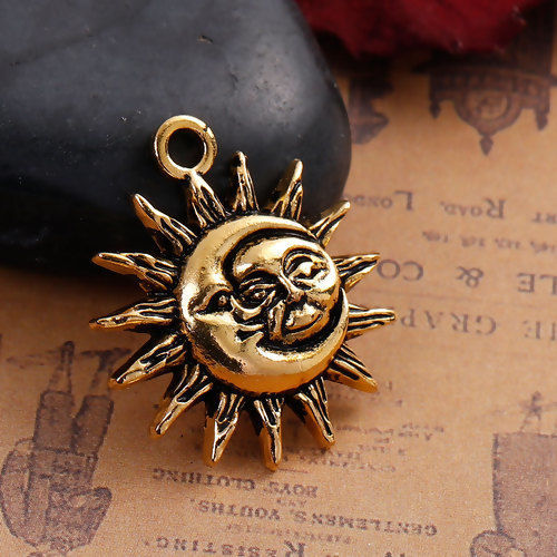Immagine di Lega di Zinco Charms Sole Oro Antico Sole e Luna Faccia 29mm x 25mm , 5 Pz