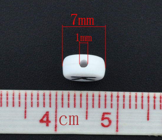 Image de Perle en Acrylique Rond Plat Blanc Alphabet/Lettre "K" 7mm Dia, Taille de Trou: 1mm, 500 PCs
