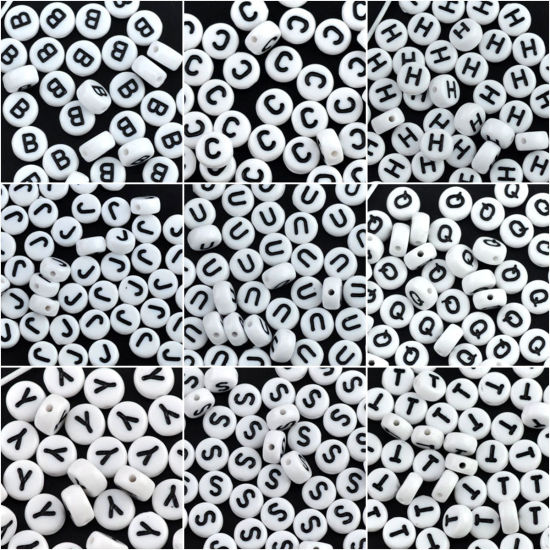 Image de Perle en Acrylique Rond Plat Blanc Alphabet/Lettre "K" 7mm Dia, Taille de Trou: 1mm, 500 PCs