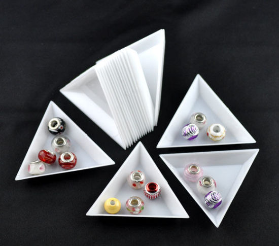 Bild von ABS Plastik Perlenbox Sortierbox Dreieck Weiß 6.4cm x 7.3cm 20 Stück