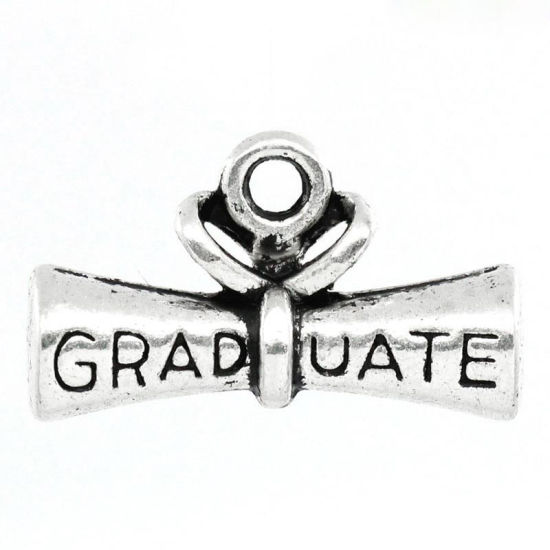 Bild von Graduierung Schmuck Zinklegierung Charm Anhänger Abschlusszeugnis Antiksilber Message "GRADUATE" 21mm x 13mm, 20 Stück