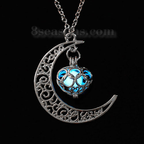 Image de Collier Demi Lune Cœur Bleu Ciel Brille dans le Noir Argent Mat 47.5cm long, 1 Pièce