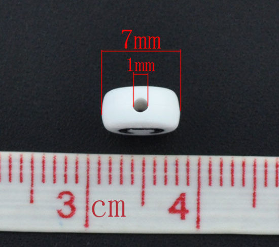 Image de Perle en Acrylique Rond Blanc Alphabet/Lettre "C" 7mm Dia, Taille de Trou: 1mm, 60 PCs
