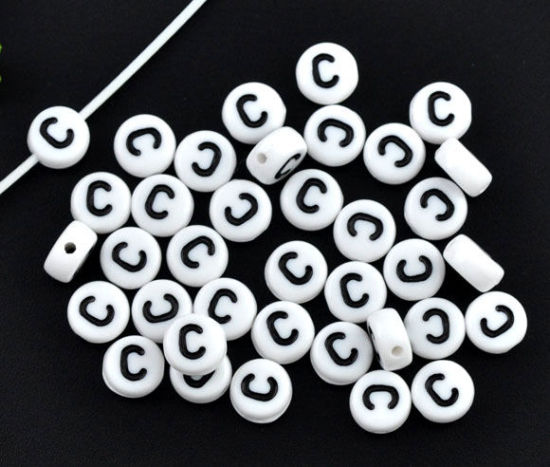 Image de Perle en Acrylique Rond Blanc Alphabet/Lettre "C" 7mm Dia, Taille de Trou: 1mm, 60 PCs