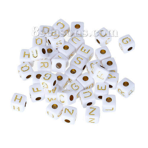 Image de Perles en Acrylique Carré Lettre au Hasard    