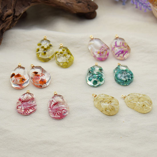 Picture of Resin & Real Dried Flower Charms Irregular