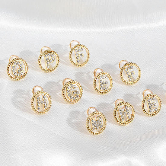 Imagen de Zamak Pendientes Chapado en Oro Ronda Mayúscula Letra Transparente Rhinestone 15mm Diámetro, Post/ Wire Size: (21 gauge), 2 Unidades