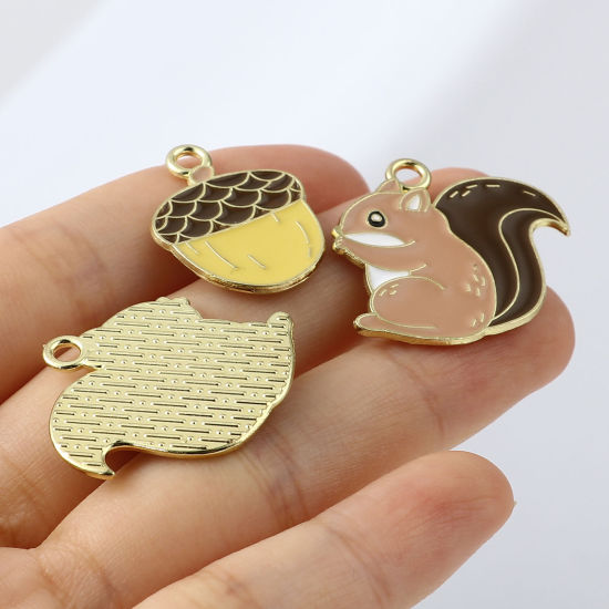 Immagine di Lega di Zinco Collezione Flora Charms Scoiattolo Oro Placcato Multicolore Pigna Smalto 5 Pz