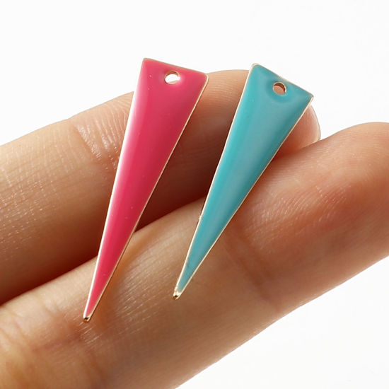 Image de Breloques Sequins Emaillés Double Face en Laiton Triangle Doré Multicolore 28mm x 7mm, 5 Pcs