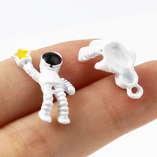 Immagine di Lega di Zinco Galassia Charms Astronauta Bianco Smalto 10 Pz