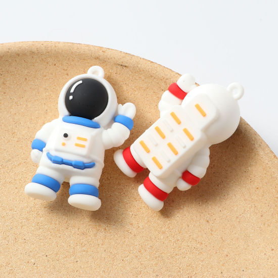 PVC 宇宙銀河シリーズ ペンダント 宇宙飛行士 多色 5.8cm x 3.5cm、 1 個 の画像