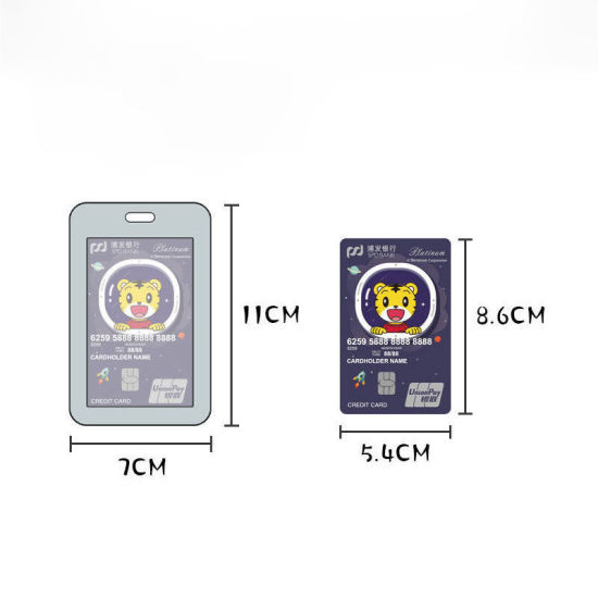 かわいい漫画の宇宙飛行士のプリントプラスチックIDカードホルダー 名札ケース ストラップ ネームホルダー IDケース カードケース通勤 通学  ユニセックス の画像