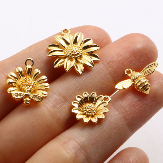 Picture of Brass Charms Daisy Flower 18K Real Gold Plated 2 PCs