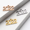 Image de Breloques en Acier Inoxydable Année Chiffre Multicolore Gravé Mots" 2022 " 2 Pcs