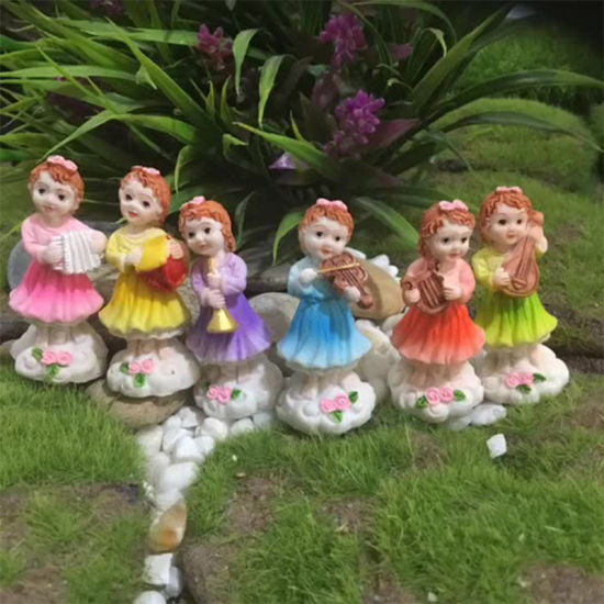 Immagine di Cute Girl With Musical Instrument Resin Micro Landscape Miniature Craft Decoration