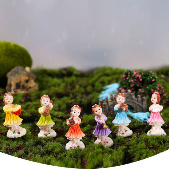 Immagine di Cute Girl With Musical Instrument Resin Micro Landscape Miniature Craft Decoration