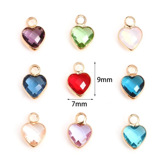 Bild von Charms aus Messing und Glas, vergoldet, mehrfarbiges Herz, facettiert, 9 mm x 7 mm                                                                                                                                                                            