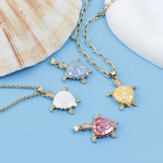 Imagen de Concha + Cobre Joyería del océano Colgantes 18k Chapado en Oro Multicolor Tortuga Marina 3D Claro Circón Artificial 3.1cm x 2.1cm, 1 Unidad
