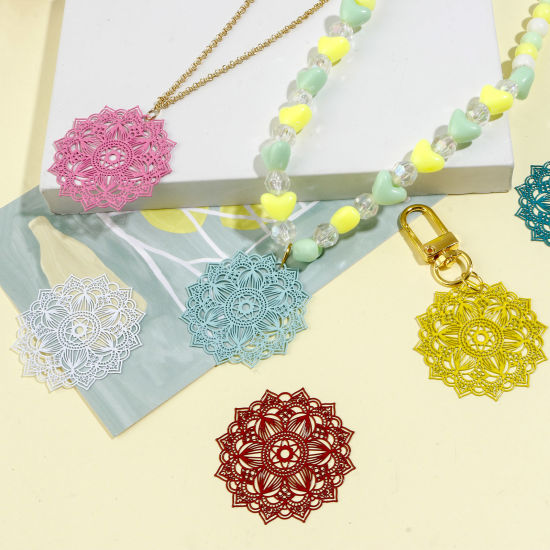 Imagen de Hierro Filigrana Estampación Colgantes Flor Multicolor Pintura 4cm x 4cm, 5 Unidades