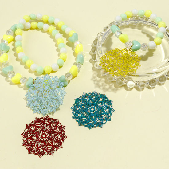 Imagen de Hierro Filigrana Estampación Colgantes Flor Multicolor Pintura 4cm x 4cm, 5 Unidades